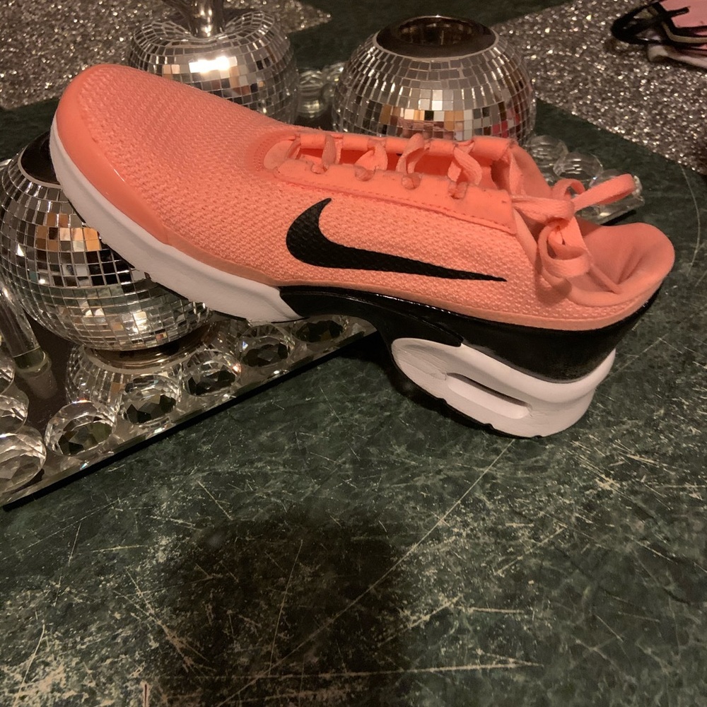 Sneakers - Picture 2 of 5